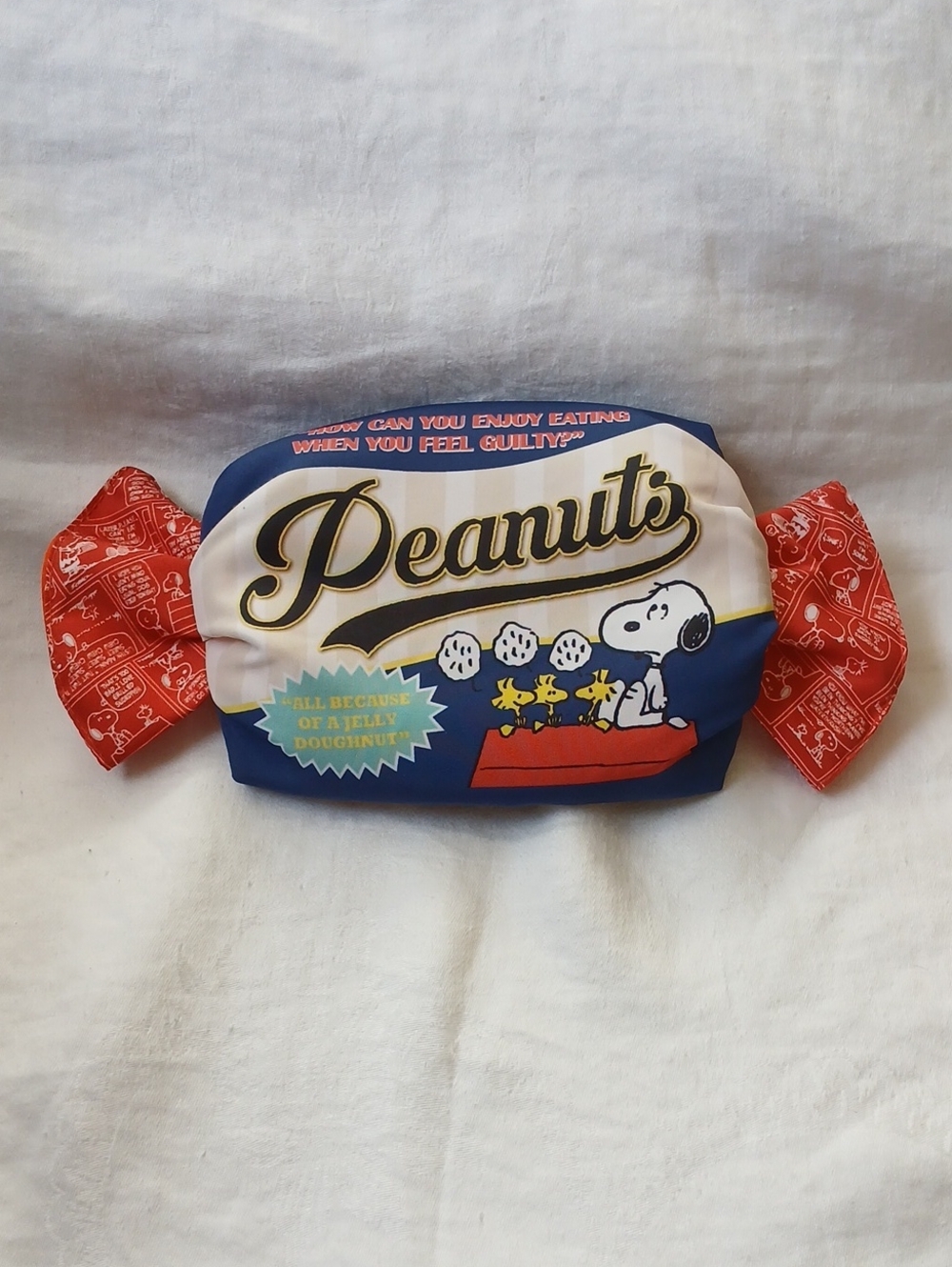 Peanuts Snoopy Candy Shaped Cosmetic Pouch Makeup Toilette Travel Bag
